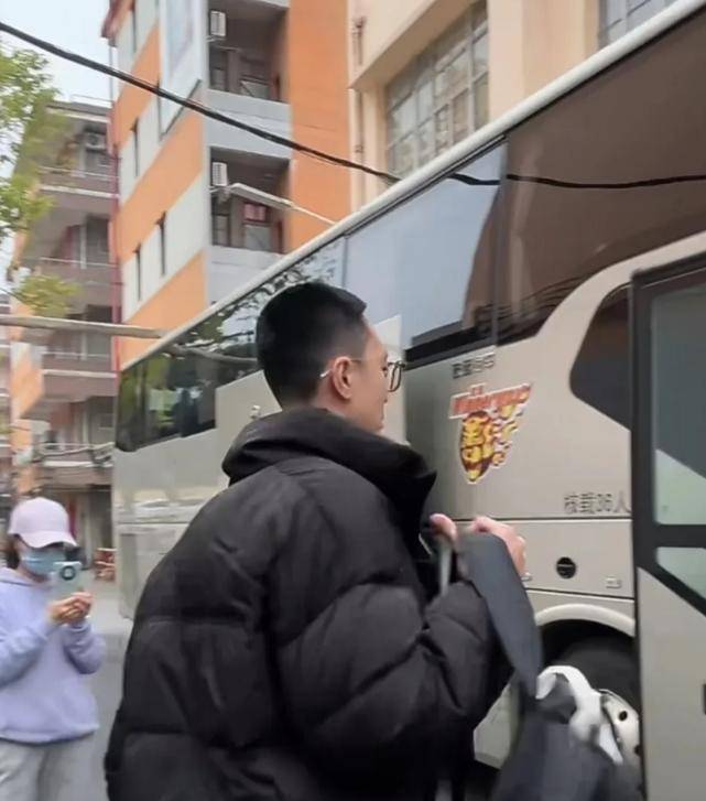 杜锋带13人出征上海！4外援+23兄弟<strong></p>
<p>鹤壁虚拟币</strong>，贝贝获重用