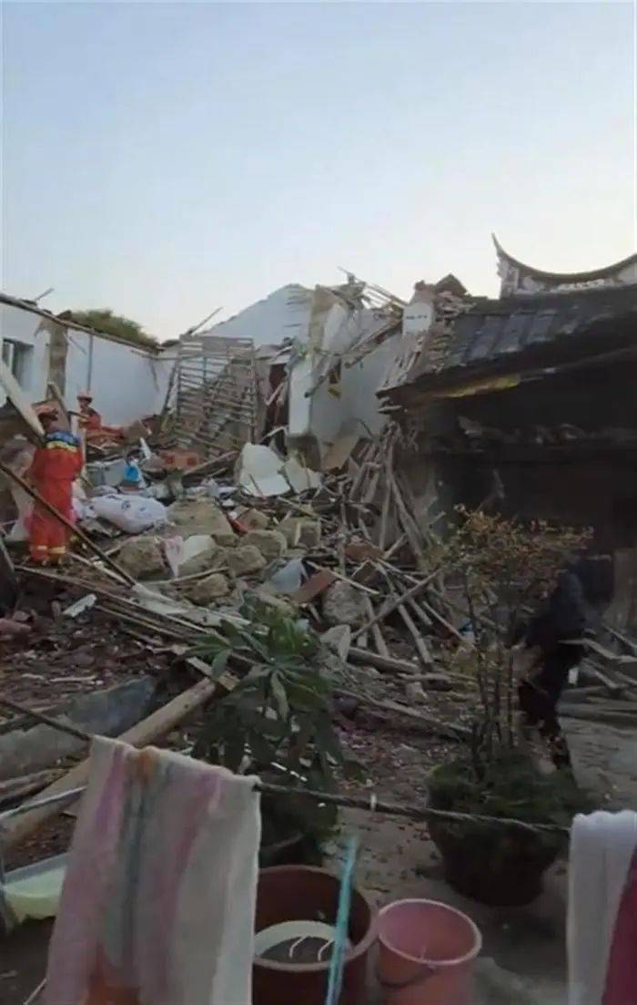 福建一民宅倒塌7人被埋<strong></p>
<p>鹤壁虚拟币</strong>，亲历者：房龄已超60年