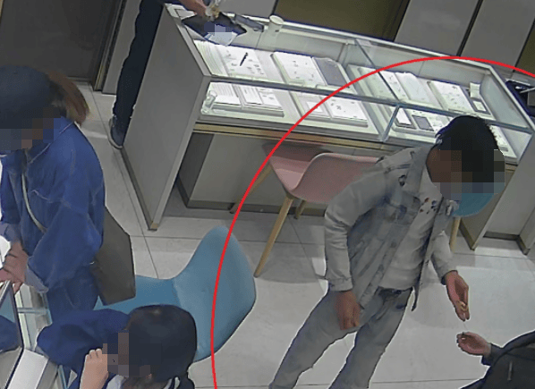 杭州大爷理发金项链不翼而飞<strong></p>
<p>生蛋虚拟币</strong>，金属探测器都用上了，谁偷的？