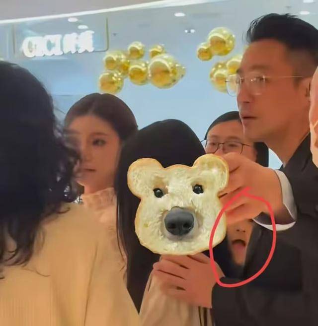 大S儿女回北京<strong></p>
<p>极域虚拟币</strong>，张兰拉着小玥儿逛街，网友夸汪小菲好帅