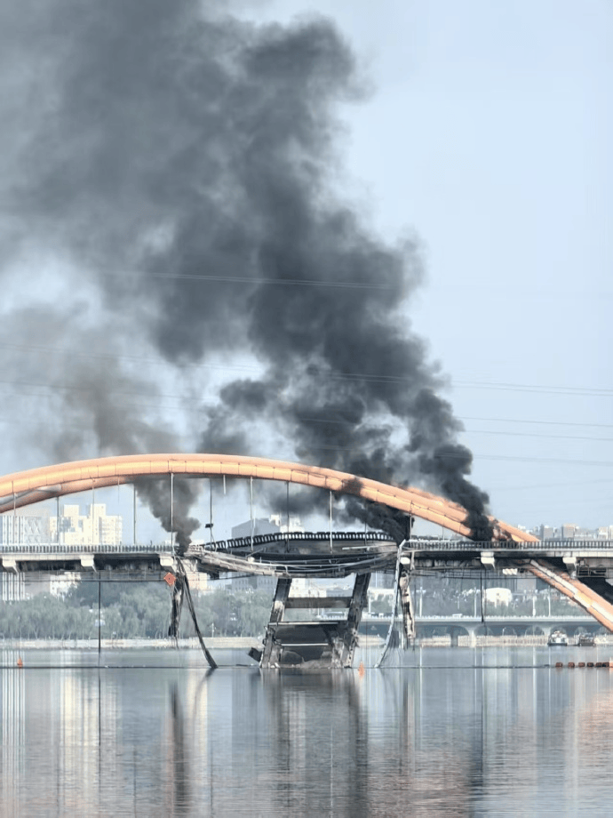 北京顺义潮白河大桥发生火情并部分坍塌<strong></p>
<p>虚拟币释放</strong>，官方回应