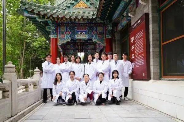 金融学生成了医学博士<strong></p>
<p>牛玩虚拟币</strong>，协和“4+4规培”究竟是怎么回事？