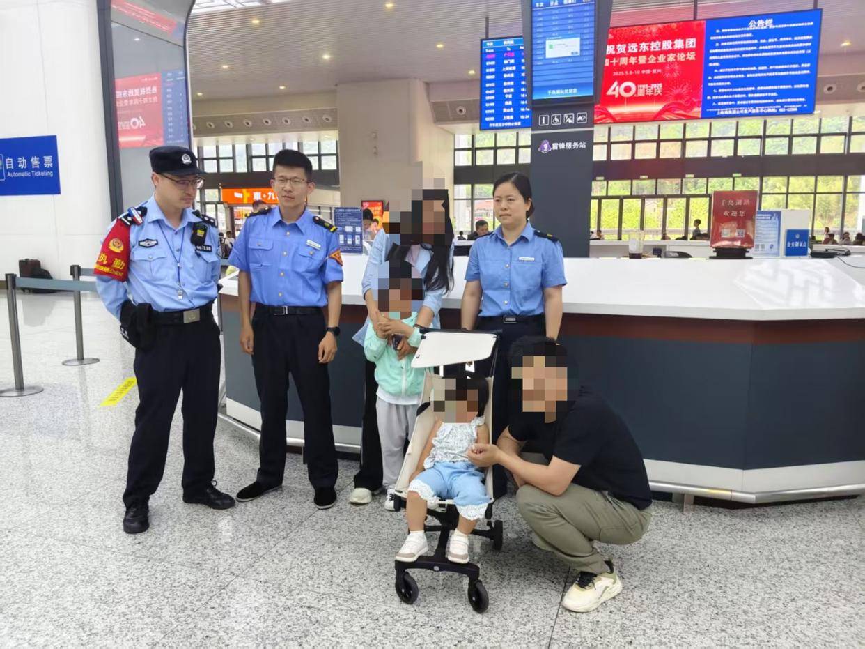 爸妈打瞌睡<strong></p>
<p>开泰虚拟币</strong>，5岁哥哥带2岁妹妹独自下高铁：想叫他们的，但是觉得保护妹妹比较重要