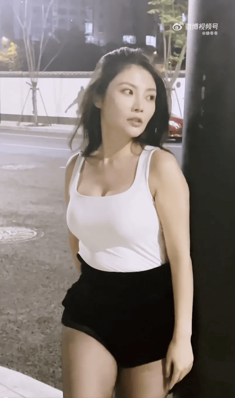 “椰树女神”徐冬冬大方晒照<strong></p>
<p>虚拟币低保</strong>，并配文：我的蝴蝶袖，很丰腴！