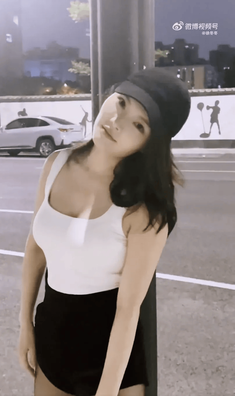 “椰树女神”徐冬冬大方晒照<strong></p>
<p>虚拟币低保</strong>，并配文：我的蝴蝶袖，很丰腴！