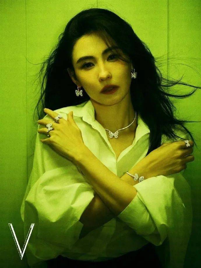 张柏芝身穿豹纹装<strong></p>
<p>玛卡虚拟币</strong>，时隔26年再现我养你名场面！烈焰红唇太抢镜