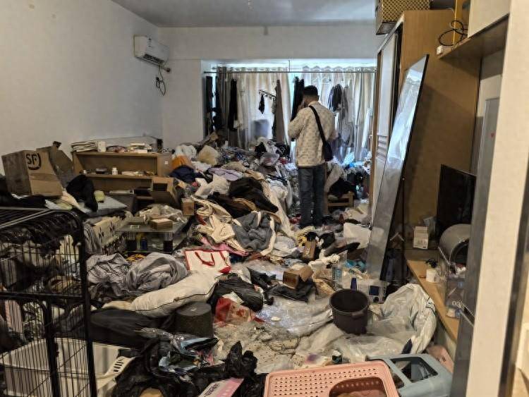 公寓变垃圾场后续：女租客称东西都不要了<strong></p>
<p>新款法拉利</strong>，愿付清洁费