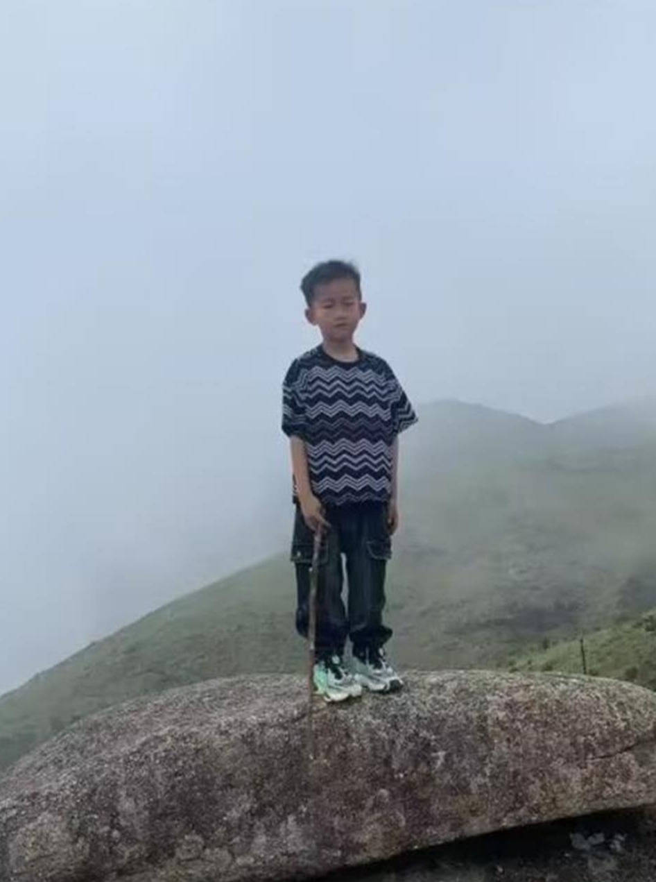 8岁男孩失联超90小时<strong></p>
<p>新款法拉利</strong>,福建及国内多支救援队齐聚石谷解!正以目击者线索形成搜救圈