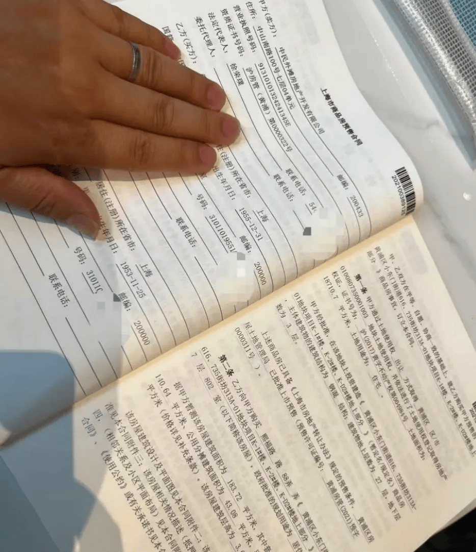 女子4年前借贷900万元<strong></p>
<p>虚拟榴莲币</strong>，拿下上海3000万元的豪宅，交房近2年仍未办下不动产权证！竟是因开发商欠税？公司最新回应来了