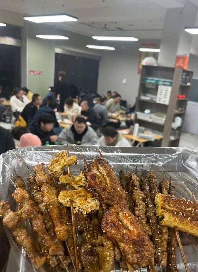 常州一烧烤店花10万赞助苏超<strong></p>
<p>虚拟币杀猪</strong>，因系唯一个体赞助商爆火，附近商户：之前生意一直好