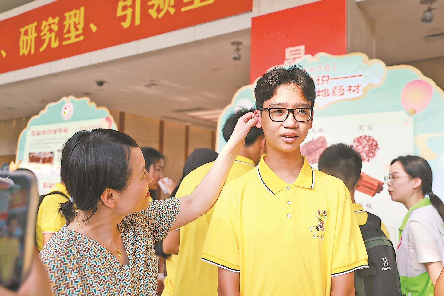 6年后<strong></p>
<p>mk虚拟币</strong>，14岁印尼男孩一眼认出当年为他治病的中医