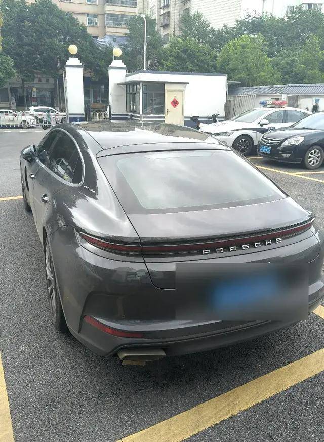 离奇<strong></p>
<p>各大虚拟币</strong>！昆明一辆140万的保时捷在停车场凭空消失