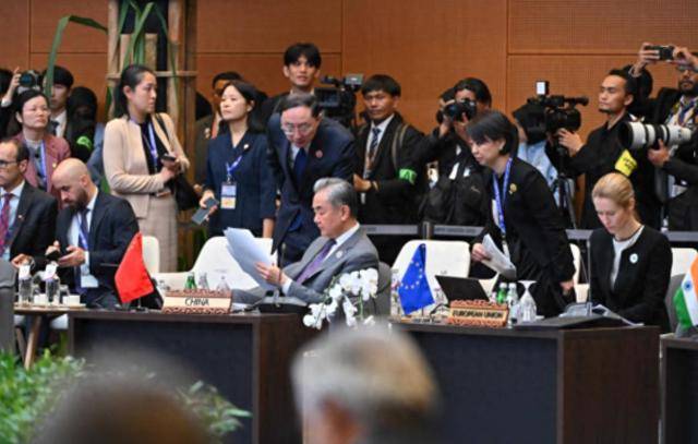 面对菲海警的驱逐<strong></p>
<p>微派虚拟币</strong>，中国侦察船不语，舰载机起飞，直接4个字定性