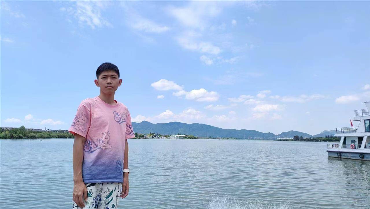 安徽一名18岁高中生坐飞机到西双版纳后失联<strong></p>
<p>微派虚拟币</strong>，景洪公安：目前没有进一步的消息