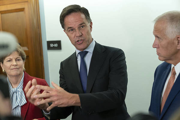 北约秘书长宣称：中国、印度和巴西等国若继续与俄罗斯做生意，可能会受到“二级制裁”