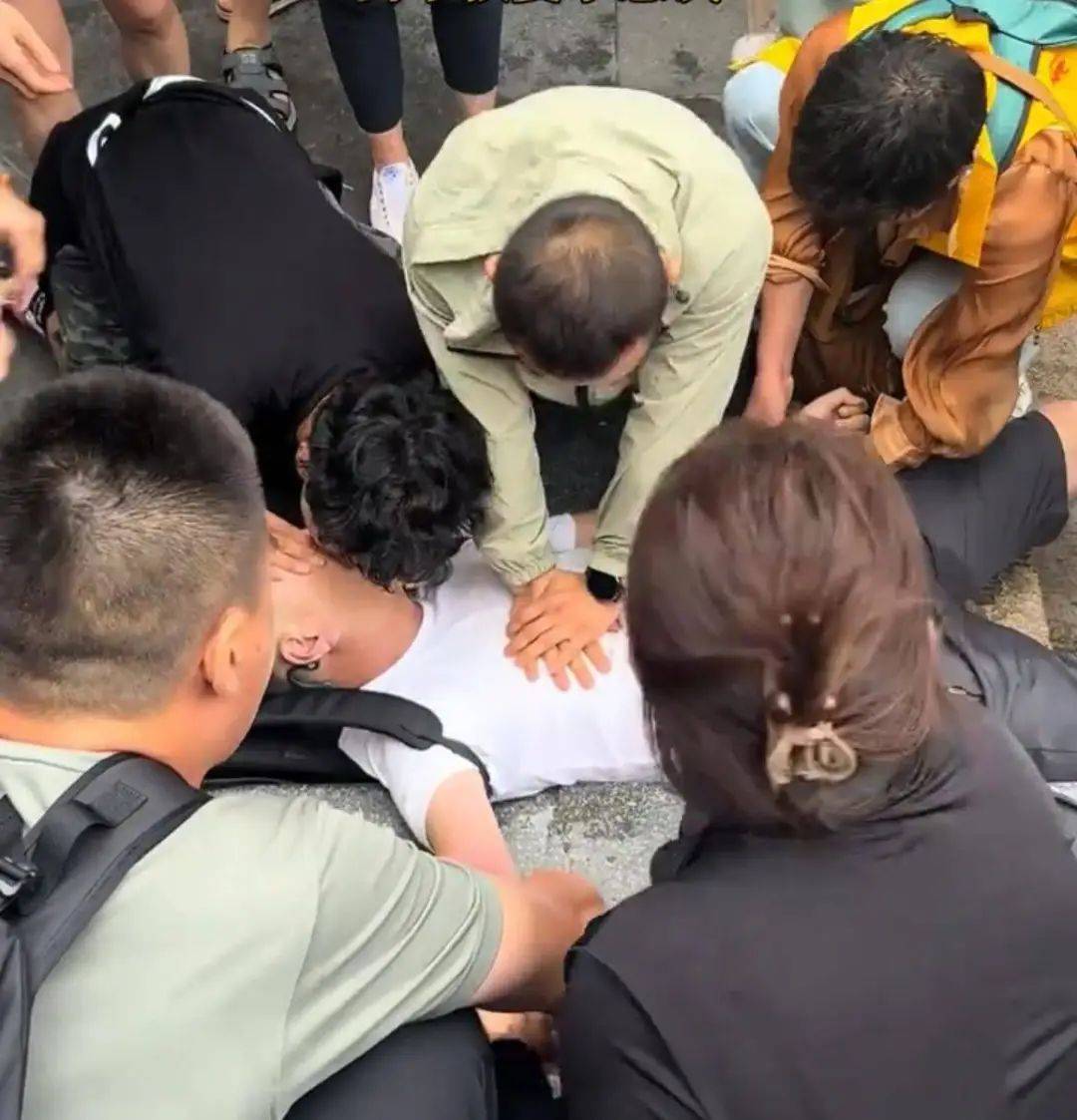 男子爬五台山时不幸身亡<strong></p>
<p>网赌虚拟币</strong>，多名游客曾跪地按压轮流施救