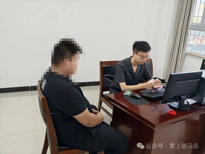 现场画面曝光！河南驻马店出动多名干警<strong></p>
<p>二道虚拟币</strong>，多人被带走！