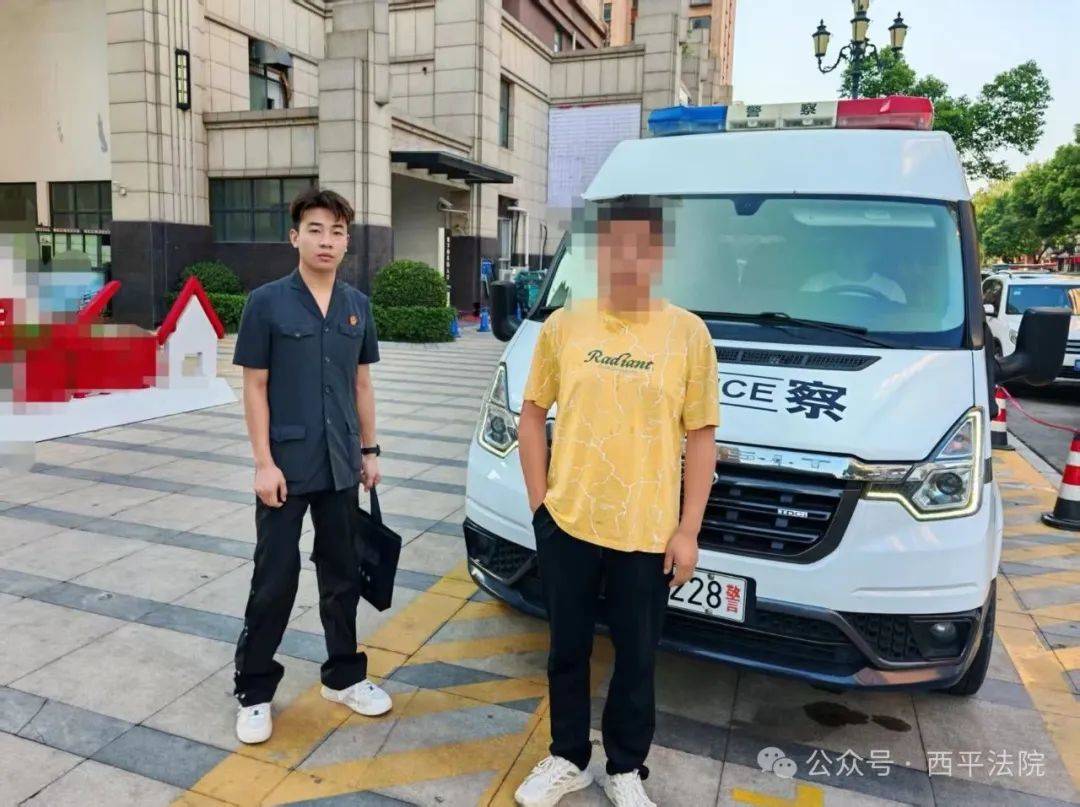 现场画面曝光！河南驻马店出动多名干警<strong></p>
<p>二道虚拟币</strong>，多人被带走！