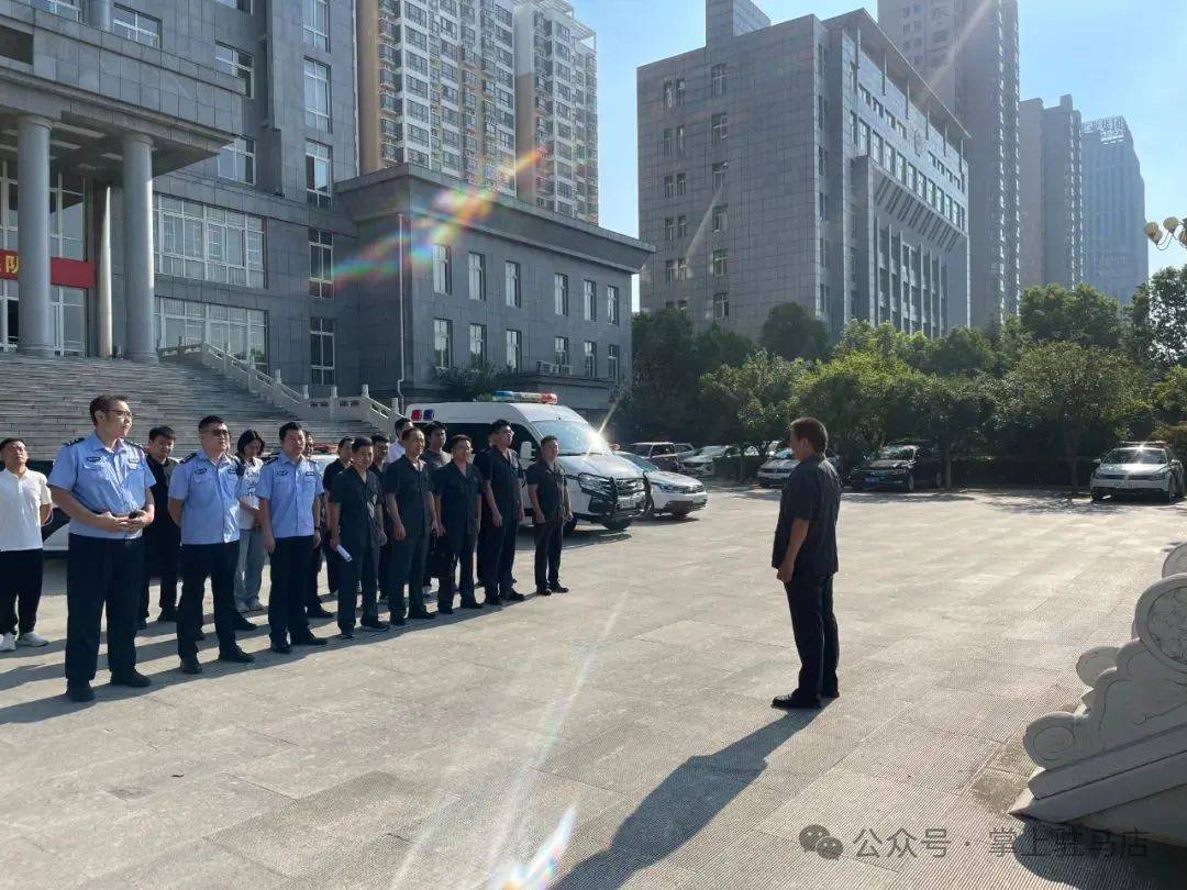 现场画面曝光！河南驻马店出动多名干警<strong></p>
<p>二道虚拟币</strong>，多人被带走！