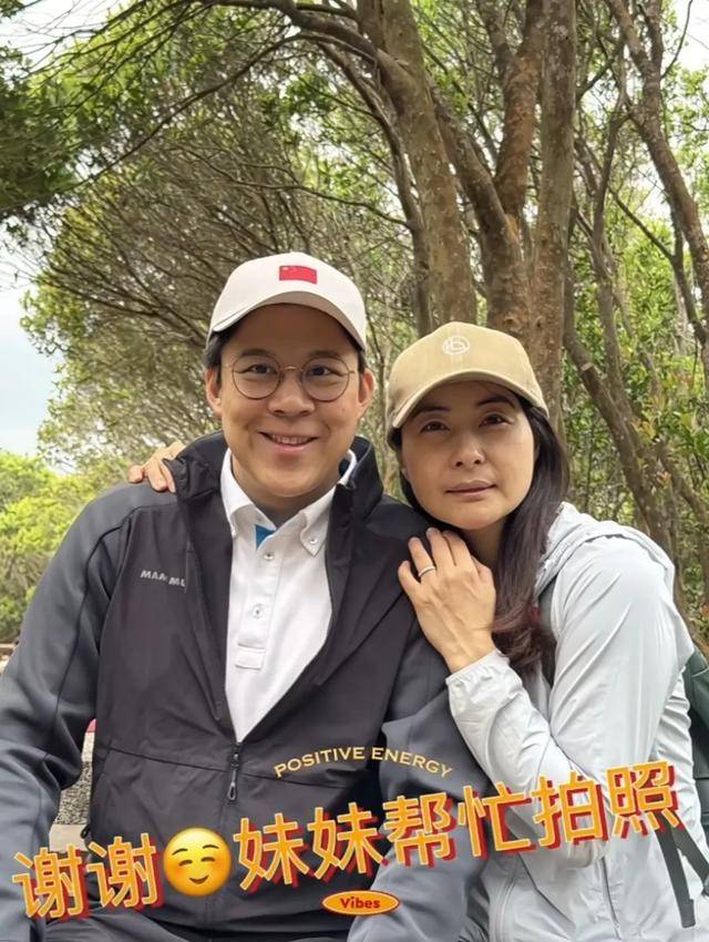 霍启刚专程飞新加坡<strong></p>
<p>求购虚拟币</strong>，见证郭晶晶入选国际游泳名人堂，二人结婚13年，育有一子两女