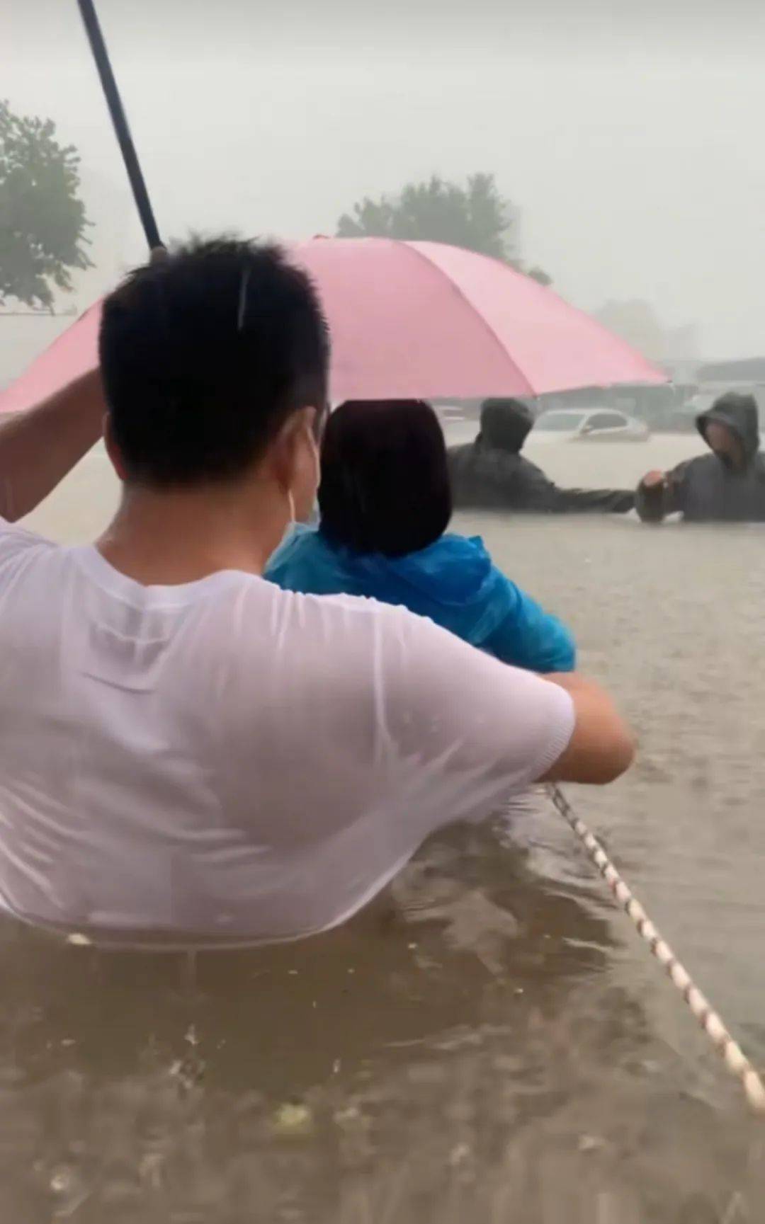 郑州暴雨致京广路隧道被淹<strong></p>
<p>虚拟金刚币</strong>，亲历者：车是飘起来的，很害怕，有人爬梯子离开 2021年也曾淹没多台车辆