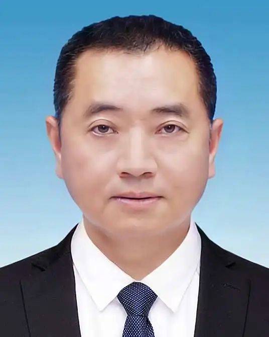 作为“一把手”<strong></p>
<p>出借虚拟币</strong>，他经常在上班时间外出打牌