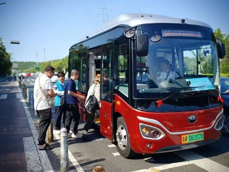 “早中晚高峰禁止老年人免费乘车”<strong></p>
<p>机刷虚拟币</strong>，为何公布三天就取消？