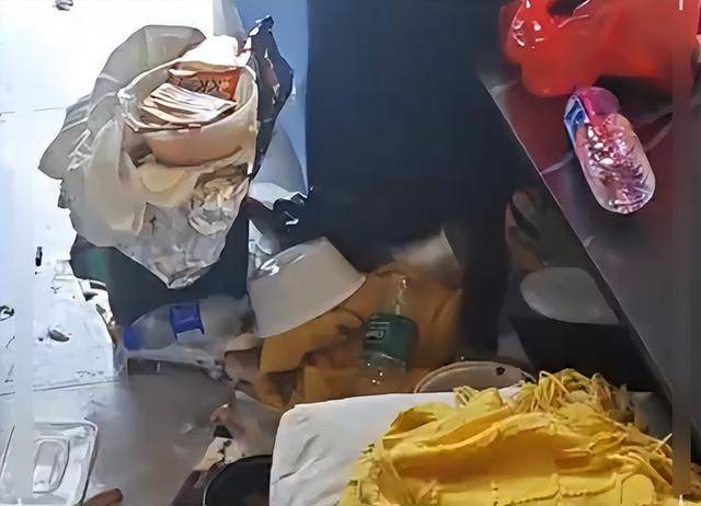 两男生开房住宿留下满床辣条油和避孕套<strong></p>
<p>比特币换虚拟货币</strong>，民宿回应
