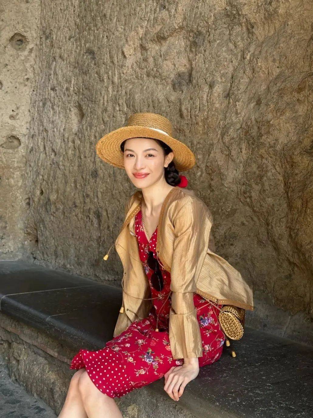 质感女人怎么都在穿这个颜色<strong></p>
<p>比特币换虚拟货币</strong>？