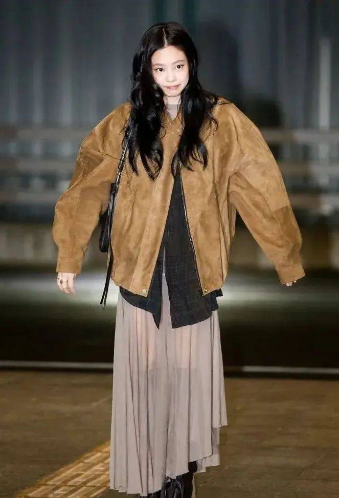 质感女人怎么都在穿这个颜色<strong></p>
<p>比特币换虚拟货币</strong>？