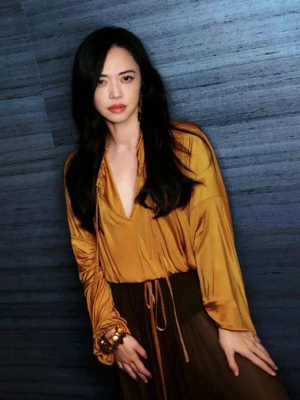 质感女人怎么都在穿这个颜色<strong></p>
<p>比特币换虚拟货币</strong>？