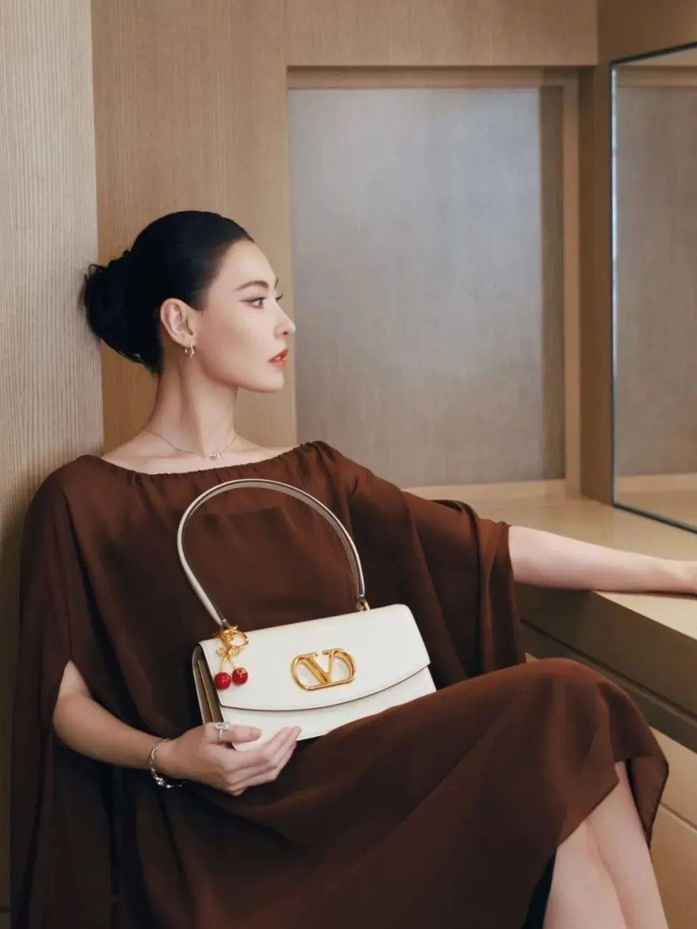 质感女人怎么都在穿这个颜色<strong></p>
<p>比特币换虚拟货币</strong>？