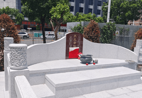 网传一小区建坟墓<strong></p>
<p>虚拟币扫码</strong>，街道正进一步核查和处置