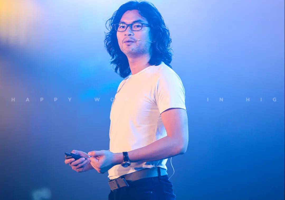 一年净赚5亿！佛山兄妹干出行业第一股<strong></p>
<p>会员虚拟币</strong>，市值超300亿