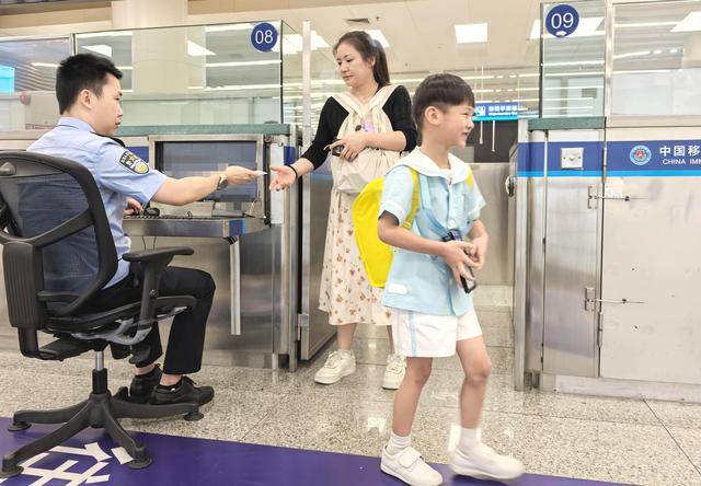 深港跨境学童开学了<strong></p>
<p>会员虚拟币</strong>，刷指纹10秒快捷通关