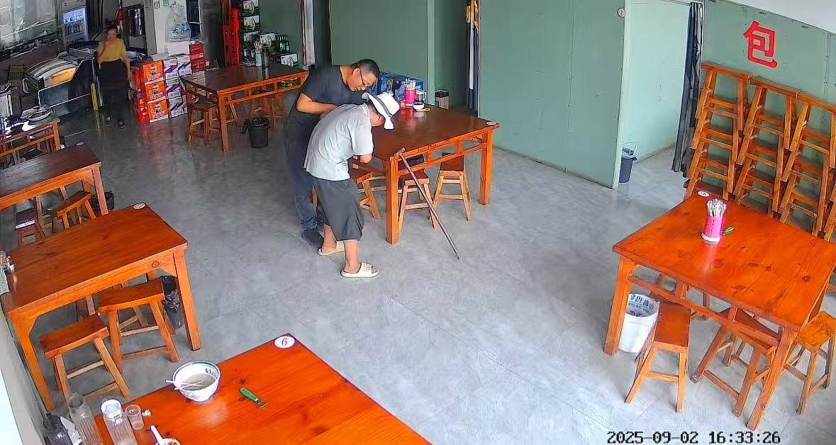 店门口大爷竹筐卖不动<strong></p>
<p>寿司虚拟币</strong>，河南周口面馆老板暖心发视频帮卖，网友隔空下单：我出钱你送人