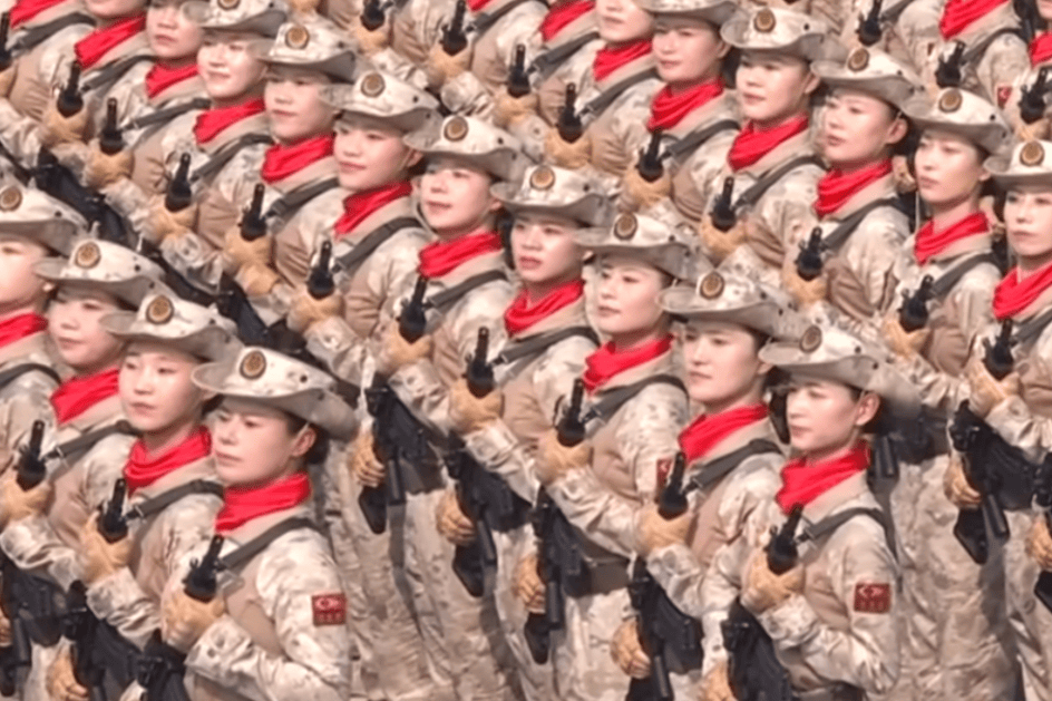 “民兵方队中一眼就认出了她<strong></p>
<p>虚拟币寿司</strong>，我们的陈老师！”