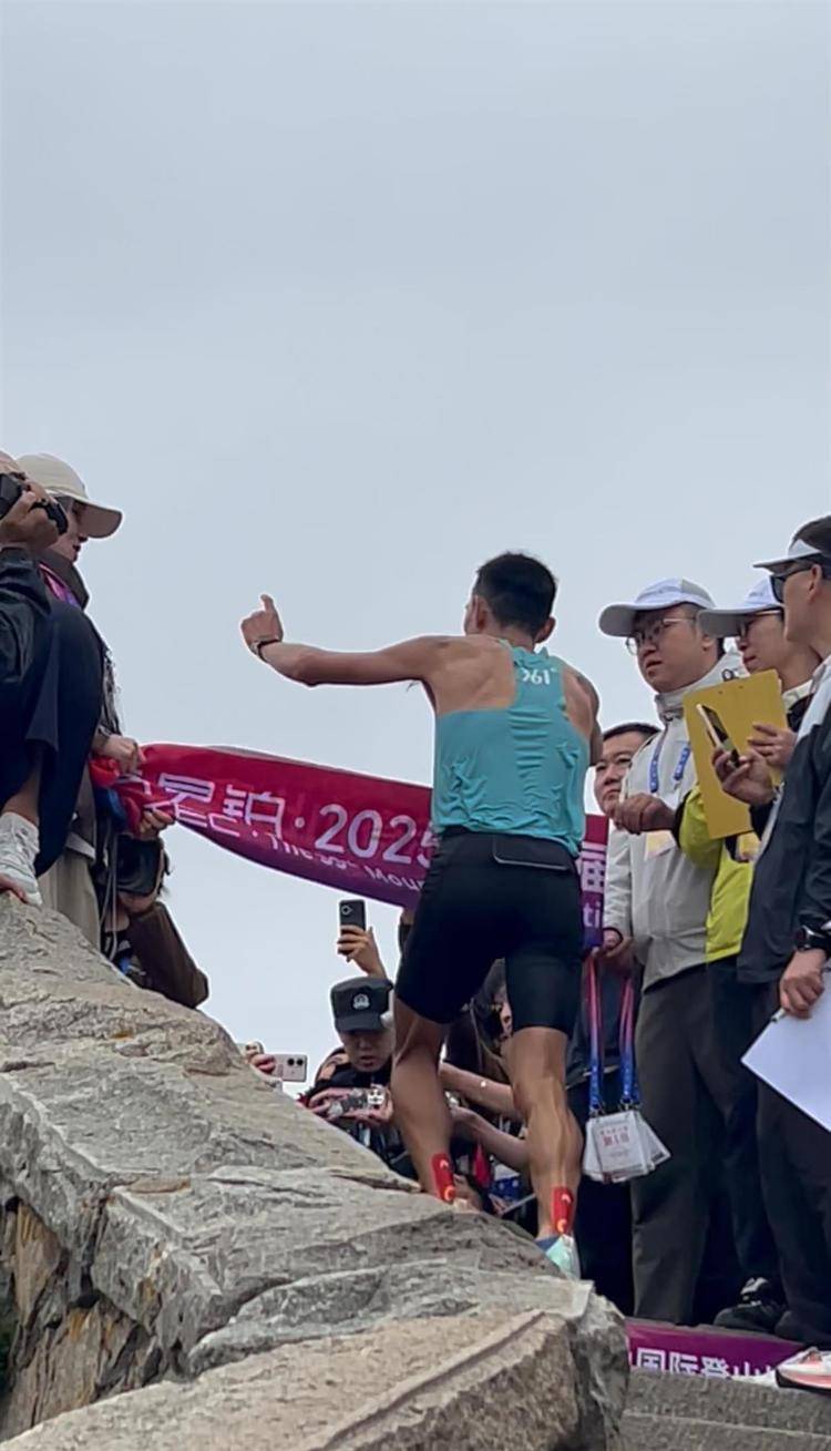 “你登上山顶<strong></p>
<p>转错虚拟币</strong>，我还没到售票处”，泰山国际登山赛一男子59分52秒夺冠，18年前他创下的56分22秒纪录至今无人打破