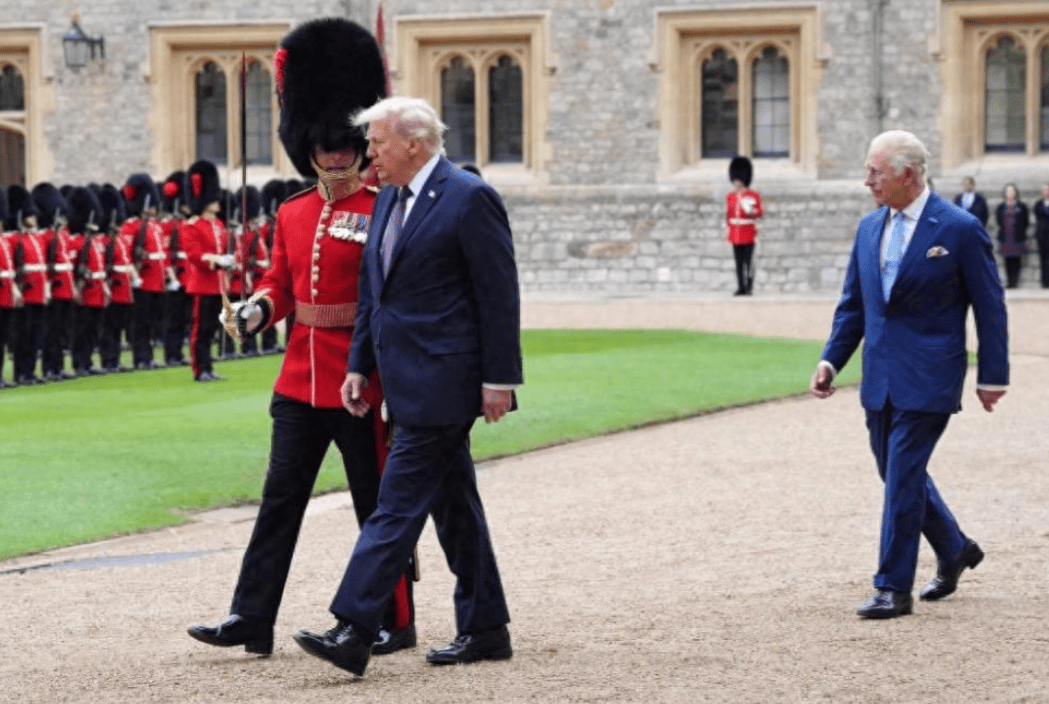 特朗普万万不会想到<strong></p>
<p>虚拟币锁金</strong>，他冒着生命危险访英，斯塔默却还给了他一巴掌