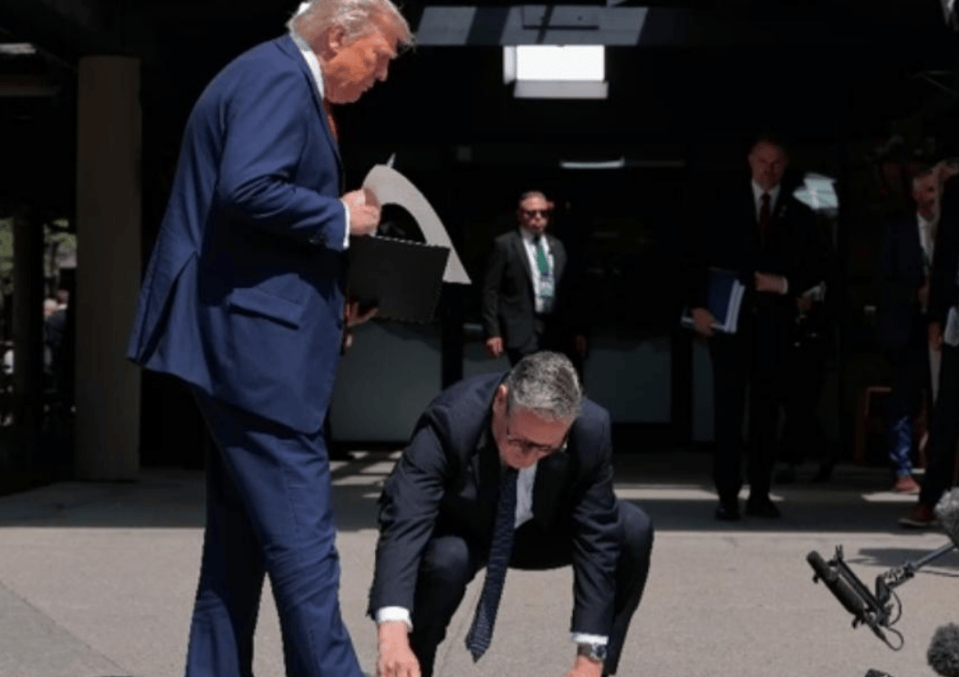 特朗普万万不会想到<strong></p>
<p>虚拟币锁金</strong>，他冒着生命危险访英，斯塔默却还给了他一巴掌