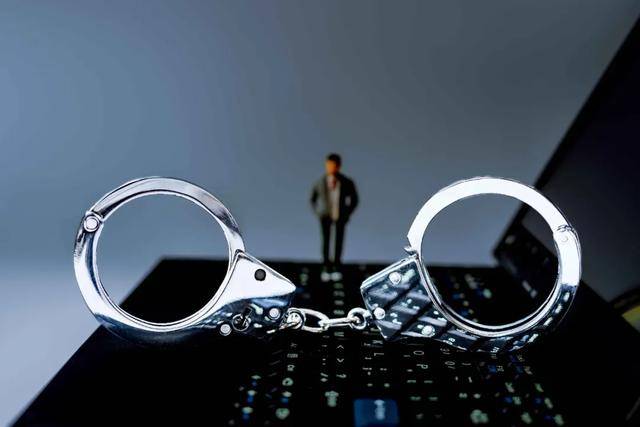 员工一年受贿9000多万<strong></p>
<p>虚拟币锁金</strong>，互联网大厂如何反腐？