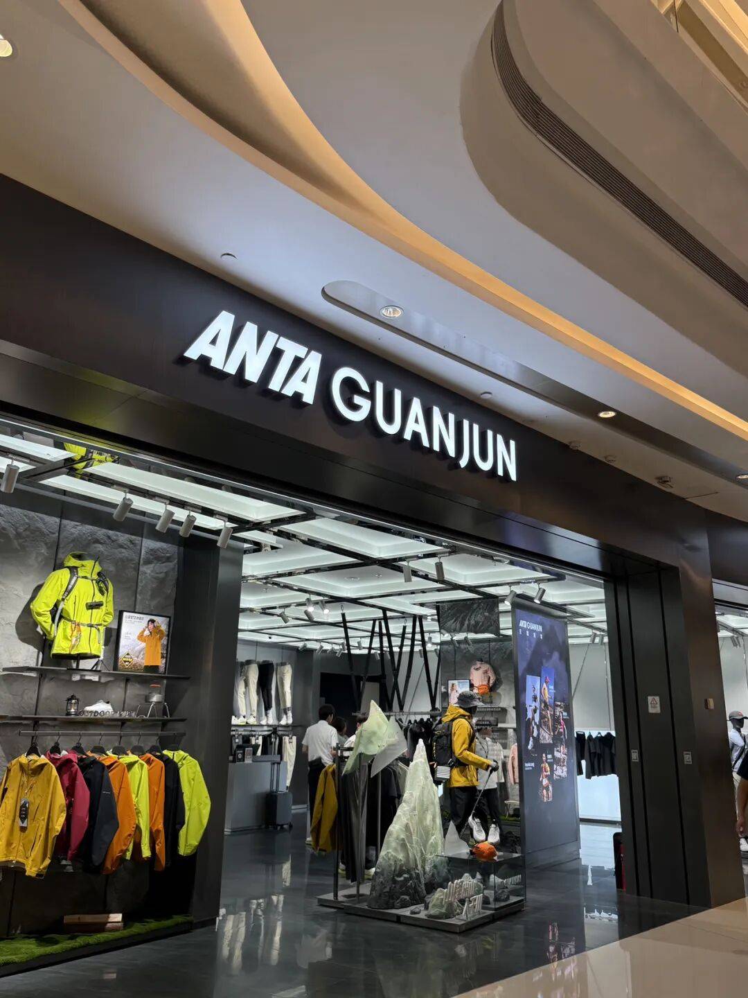 消费者开始退货<strong></p>
<p>虚拟币贸易</strong>!始祖鸟又被曝海内外道歉内容不一致