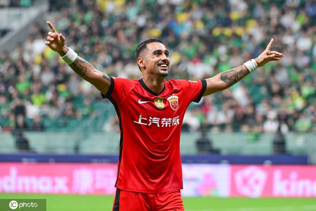 海港主帅:球员表现无所畏惧 上半时还有机会没把握住