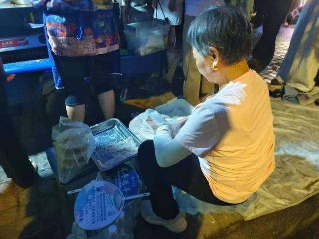 被流量砸中的“鸡排哥”：炸到中暑<strong></p>
<p>虚拟币钛币</strong>，每天睡三四个小时，怕辜负顾客不舍得休息