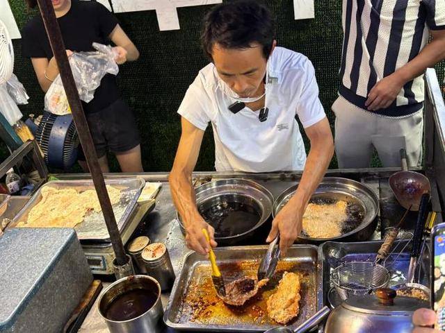 被流量砸中的“鸡排哥”：炸到中暑<strong></p>
<p>虚拟币钛币</strong>，每天睡三四个小时，怕辜负顾客不舍得休息