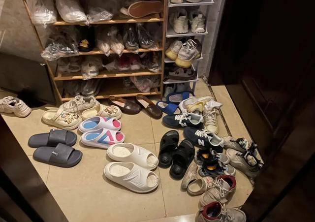 物业“不让门口放鞋子”<strong></p>
<p>带虚拟币</strong>,门口放鞋柜违法吗?