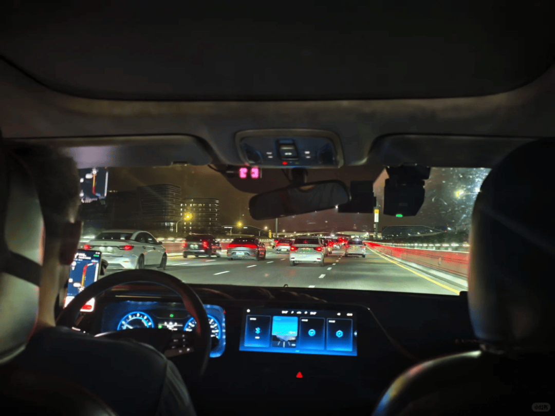 “不亚于春节回家”!凌晨5点<strong></p>
<p>3Q虚拟币</strong>,深圳有人已经堵在路上……