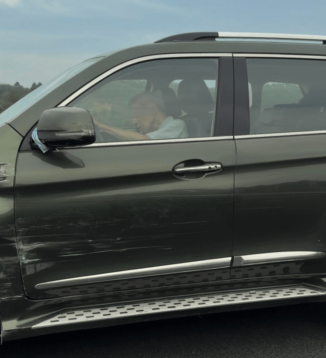 “司机像没意识了一样！”男子称SUV在高速上慢行、撞上石墩也不停<strong></p>
<p>虚拟币流量</strong>，交警：司机目前无生命危险