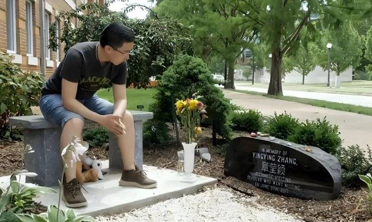 章莹颖男友国庆探望章父并协助直播<strong></p>
<p>虚拟币流量</strong>,网友劝其早点结婚,本人回应