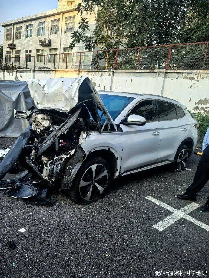 比亚迪车主多处骨折<strong></p>
<p>MM虚拟币</strong>，其妻发声：往后日子不知怎么过！陈震车祸后再度致歉